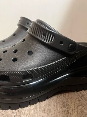 NWOT platform crocs